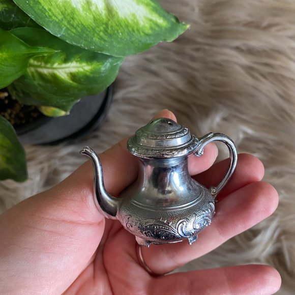 SOLD 🛒 Vintage Salt & Pepper Shakers - Picture 5 of 8